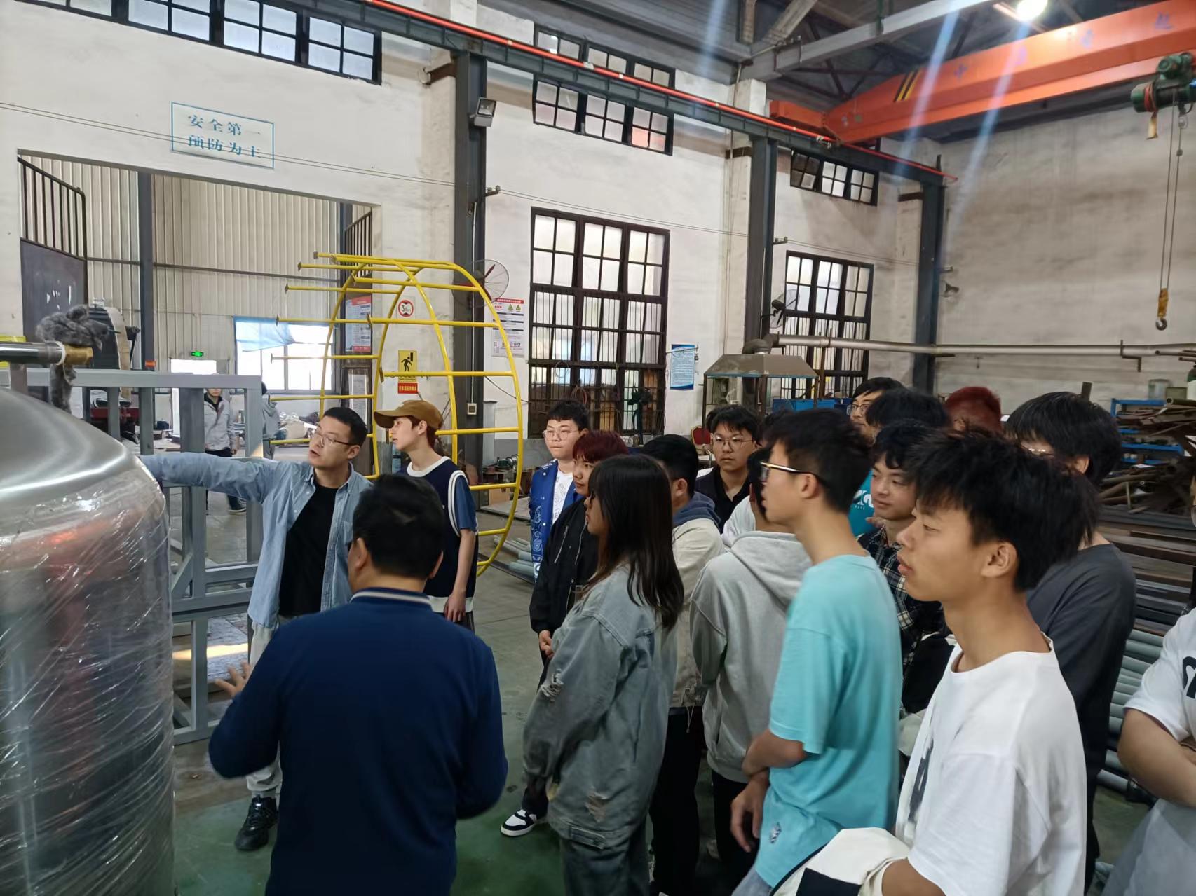 湖南工程学院近200名学生来AG在线（中国）唯一官方网站
认知实习
